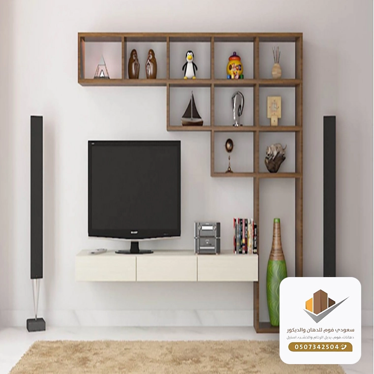 ديكور رفوف خشب في جده
